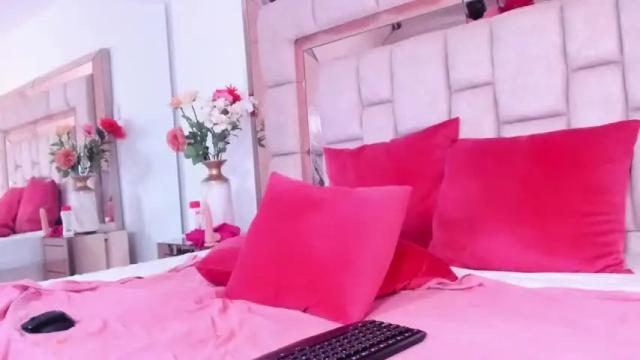 Image 10 of coraline_jhons Stream on Chaturbate on 16 months ago