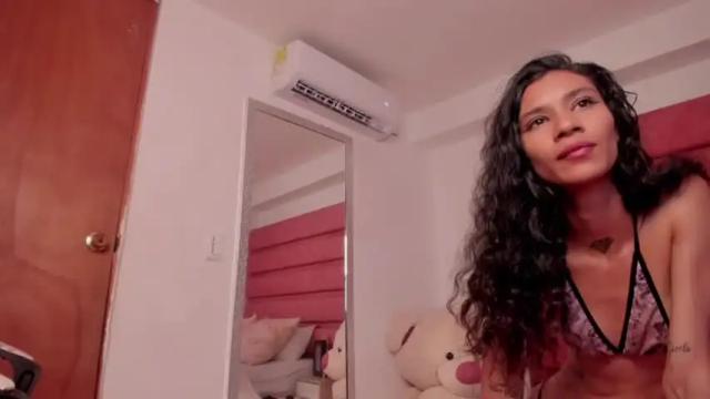 Image 4 of coraline_jhons Stream on Chaturbate on 16 months ago