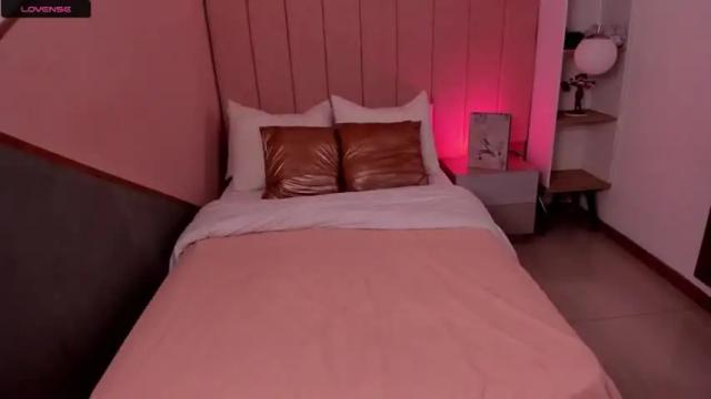 Image 4 of coraline_jhons Stream on Chaturbate on 15 months ago
