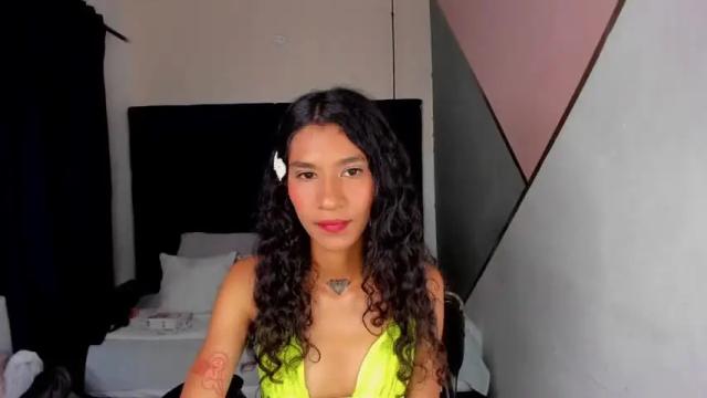 Image 2 of coraline_jhons Stream on Chaturbate on 14 months ago