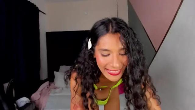 Image 4 of coraline_jhons Stream on Chaturbate on 14 months ago