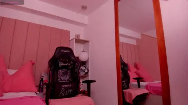 Image 2 of coraline_jhons Stream on Chaturbate on 13 months ago