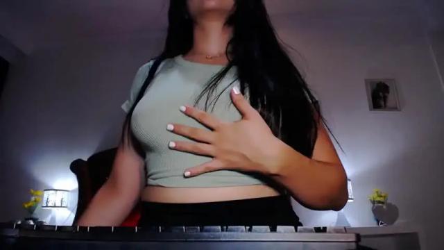 Image 4 of coralinekam Stream on Chaturbate on 13 months ago