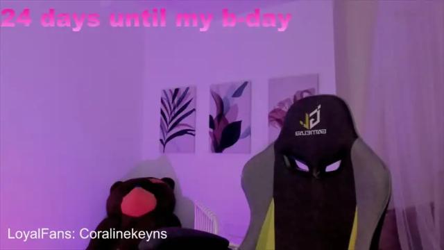 Image 4 of coralinekeyns Stream on Chaturbate on 13 months ago