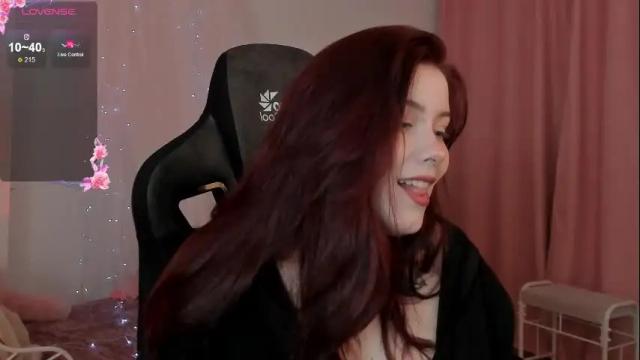 Image 4 of coralinekeyns Stream on Chaturbate on 1 month ago