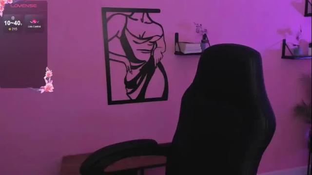 Image 2 of coralinekeyns Stream on Chaturbate on 25 days ago