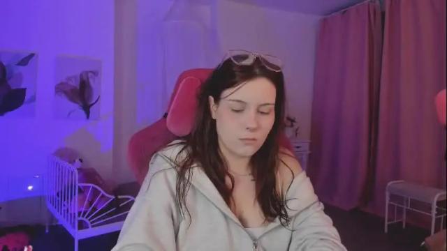 Image 11 of coralinekeyns Stream on Chaturbate on 17 days ago