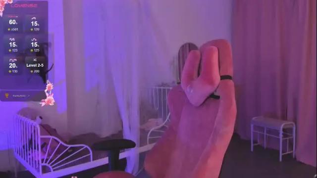 Image 11 of coralinekeyns Stream on Chaturbate on 16 days ago