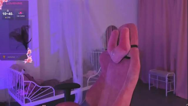 Image 12 of coralinekeyns Stream on Chaturbate on 16 days ago