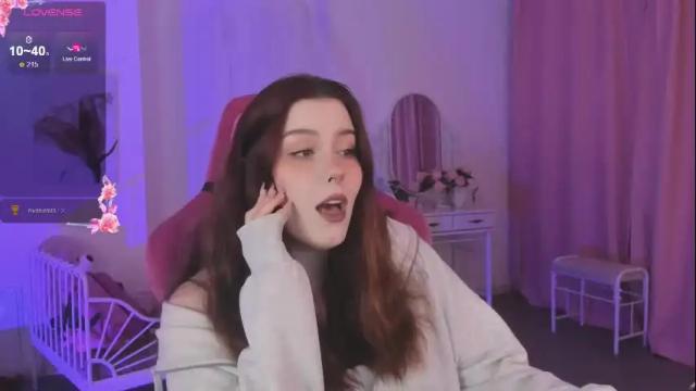 Image 2 of coralinekeyns Stream on Chaturbate on 16 days ago