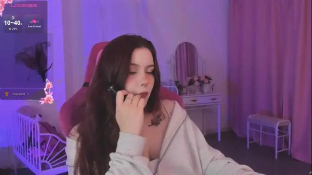 Image 6 of coralinekeyns Stream on Chaturbate on 16 days ago