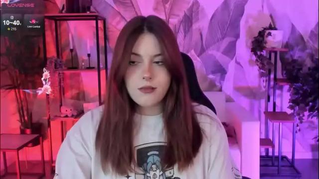 Image 11 of coralinekeyns Stream on Chaturbate on 2 months ago