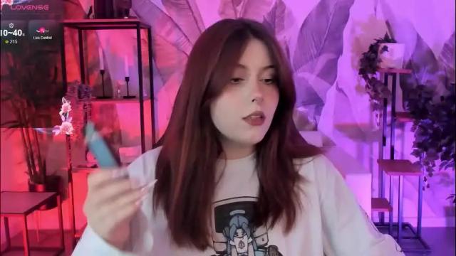 Image 12 of coralinekeyns Stream on Chaturbate on 2 months ago