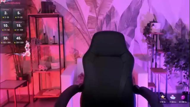 Image 2 of coralinekeyns Stream on Chaturbate on 2 months ago