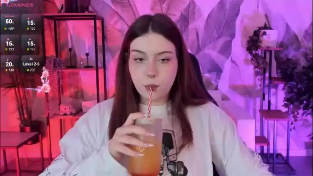 Image 4 of coralinekeyns Stream on Chaturbate on 2 months ago