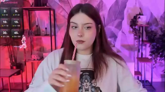 Image 7 of coralinekeyns Stream on Chaturbate on 2 months ago