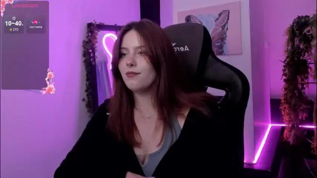 Image 4 of coralinekeyns Stream on Chaturbate on 2 months ago