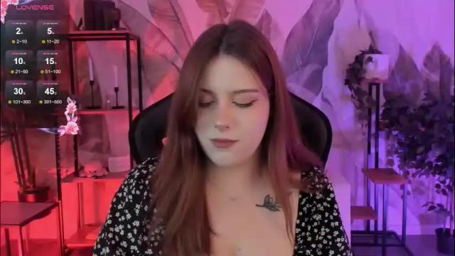 Image 2 of coralinekeyns Stream on Chaturbate on 2 months ago