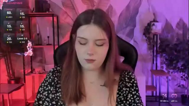 Image 3 of coralinekeyns Stream on Chaturbate on 2 months ago