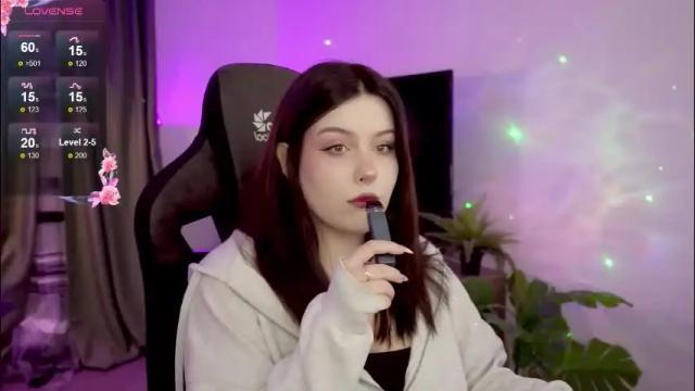 Image 3 of coralinekeyns Stream on Chaturbate on 2 months ago