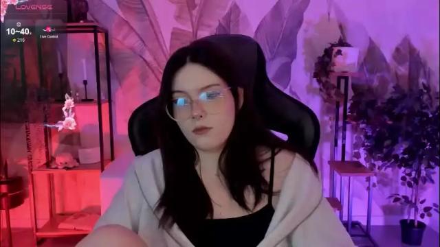 Image 10 of coralinekeyns Stream on Chaturbate on 2 months ago
