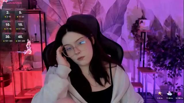 Image 11 of coralinekeyns Stream on Chaturbate on 2 months ago