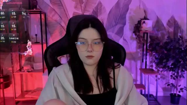 Image 12 of coralinekeyns Stream on Chaturbate on 2 months ago