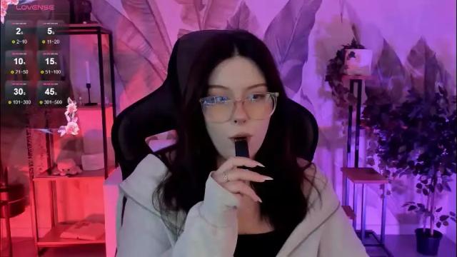 Image 2 of coralinekeyns Stream on Chaturbate on 2 months ago