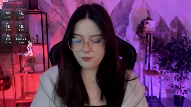 Image 3 of coralinekeyns Stream on Chaturbate on 2 months ago