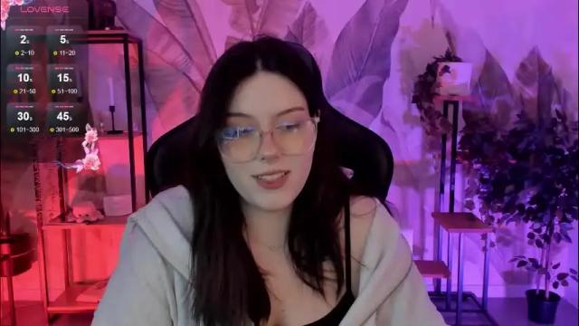 Image 8 of coralinekeyns Stream on Chaturbate on 2 months ago