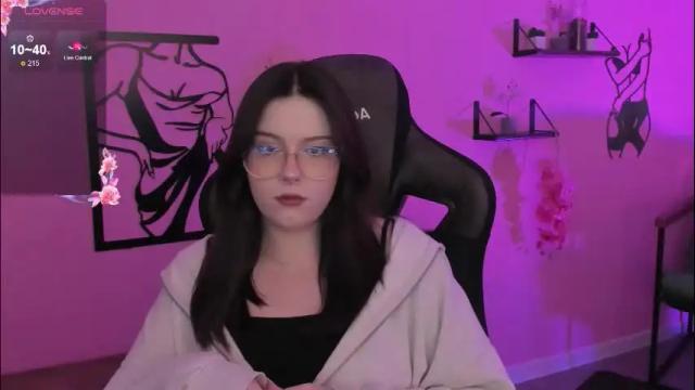 Image 2 of coralinekeyns Stream on Chaturbate on 2 months ago