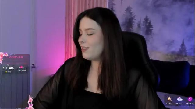 Image 10 of coralinekeyns Stream on Chaturbate on 1 month ago