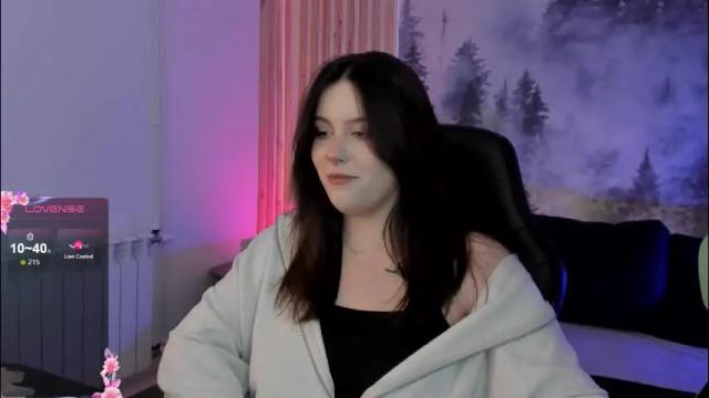 Image 3 of coralinekeyns Stream on Chaturbate on 1 month ago