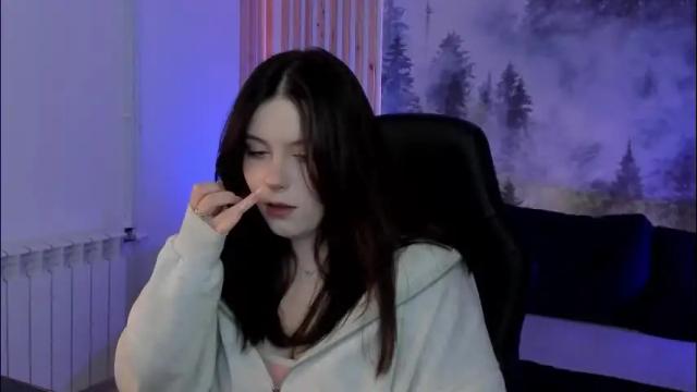 Image 4 of coralinekeyns Stream on Chaturbate on 1 month ago
