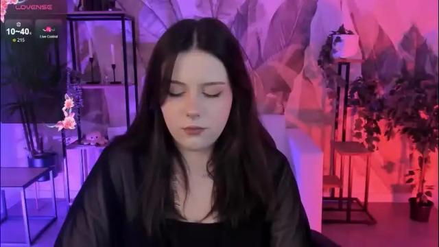 Image 2 of coralinekeyns Stream on Chaturbate on 1 month ago