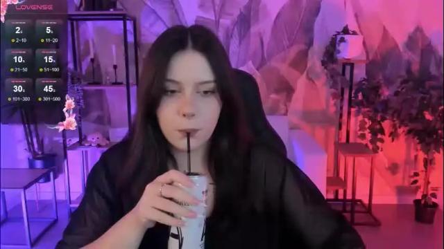 Image 6 of coralinekeyns Stream on Chaturbate on 1 month ago