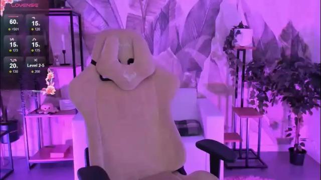 Image 10 of coralinekeyns Stream on Chaturbate on 1 month ago