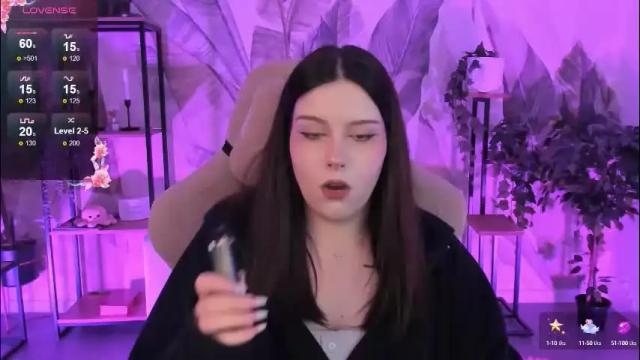 Image 2 of coralinekeyns Stream on Chaturbate on 1 month ago