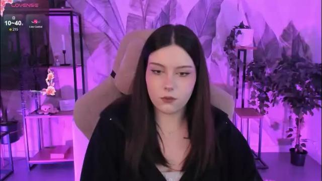 Image 3 of coralinekeyns Stream on Chaturbate on 1 month ago