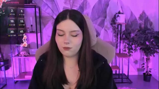 Image 4 of coralinekeyns Stream on Chaturbate on 1 month ago