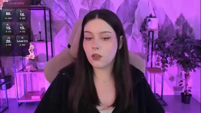 Image 6 of coralinekeyns Stream on Chaturbate on 1 month ago