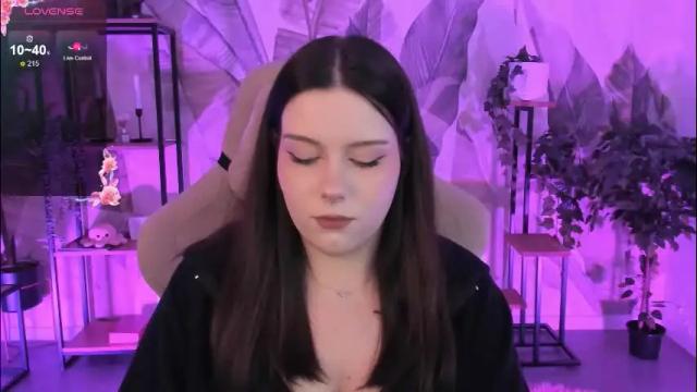 Image 7 of coralinekeyns Stream on Chaturbate on 1 month ago