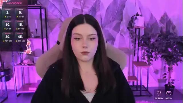 Image 8 of coralinekeyns Stream on Chaturbate on 1 month ago