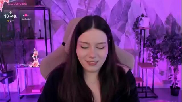 Image 12 of coralinekeyns Stream on Chaturbate on 1 month ago