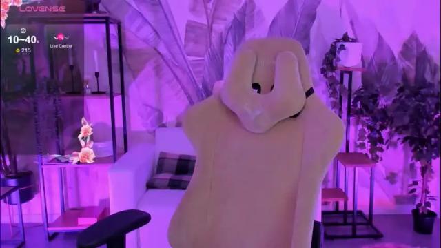 Image 2 of coralinekeyns Stream on Chaturbate on 1 month ago