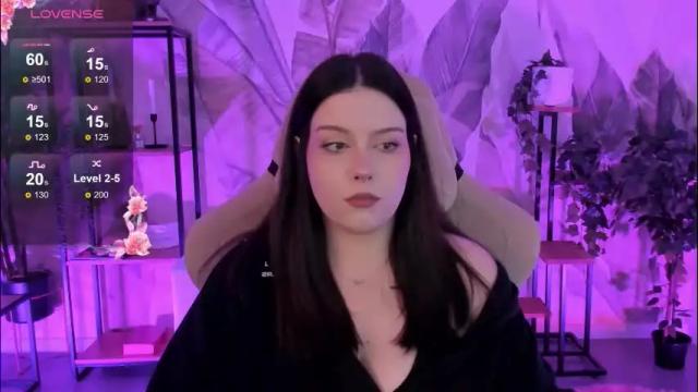 Image 4 of coralinekeyns Stream on Chaturbate on 1 month ago