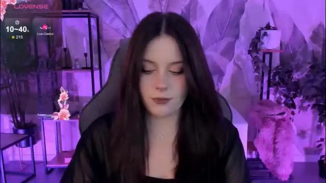 Image 10 of coralinekeyns Stream on Chaturbate on 1 month ago