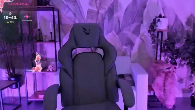 Image 6 of coralinekeyns Stream on Chaturbate on 1 month ago