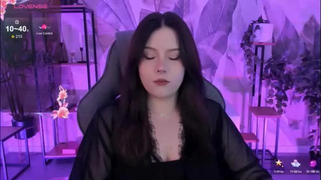 Image 12 of coralinekeyns Stream on Chaturbate on 1 month ago