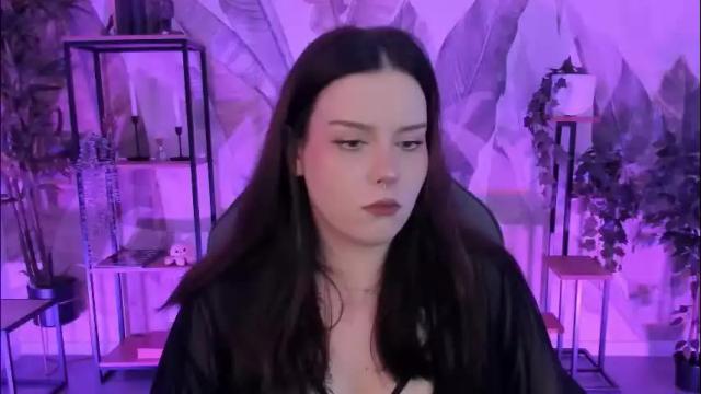 Image 2 of coralinekeyns Stream on Chaturbate on 1 month ago